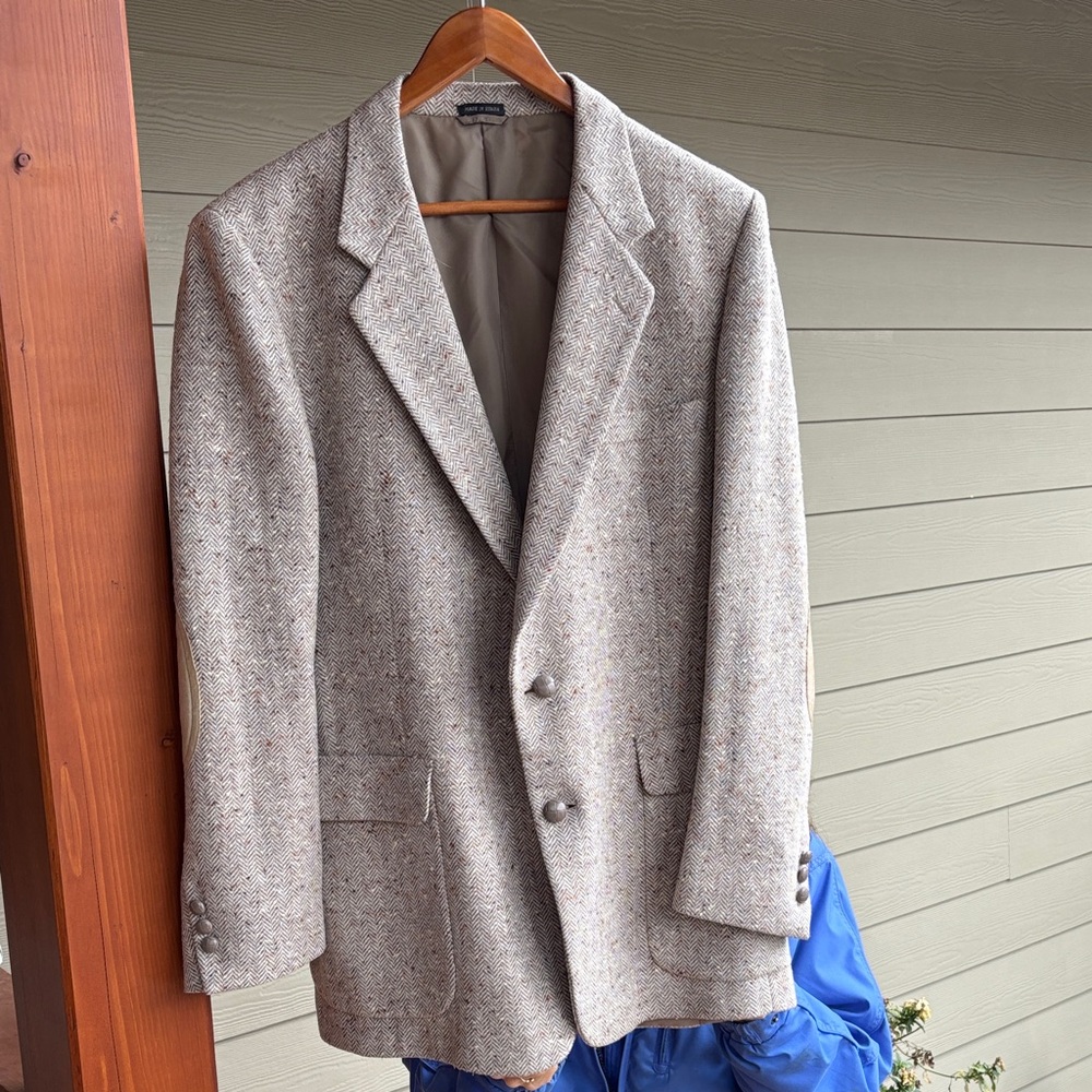 Classic Tweed Blazer in light tan